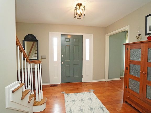 3rd image of 897 Holz Ave
