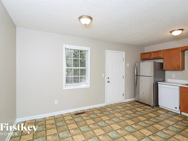 16 Pleasant Dr — Photo 8