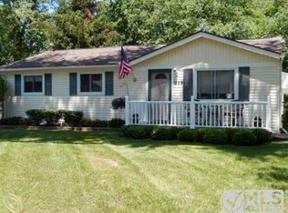 1129 Bayfield St, Lake Orion, MI