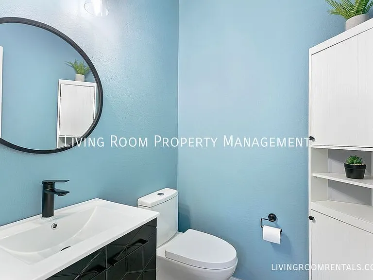 7604 N McKenna Ave — Photo 2