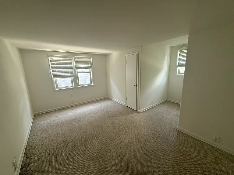 1004 Gillock St — Photo 41