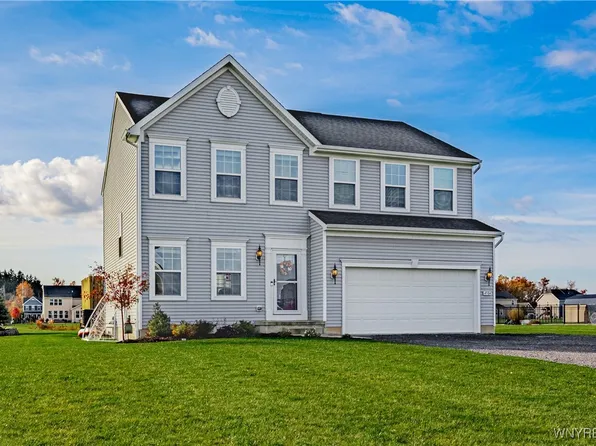 4984 Devonshire Ln, Lockport, NY 14094