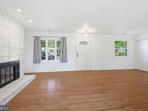 5th image of 403 Ensor Ct