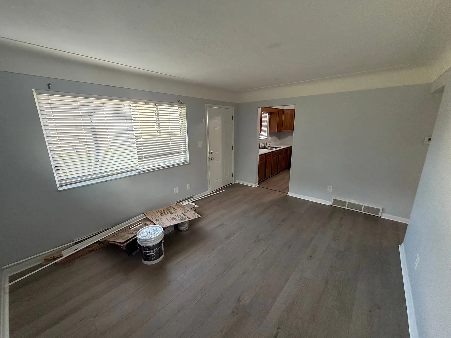 2 bed, 1.0 bath, 650 sqft, $950 — Photo 2