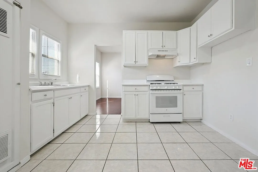 2 bed, 1.0 bath, 900 sqft, $2,150 — Photo 4