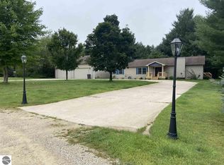 807 Quail Dr SW, Kalkaska, MI 49646