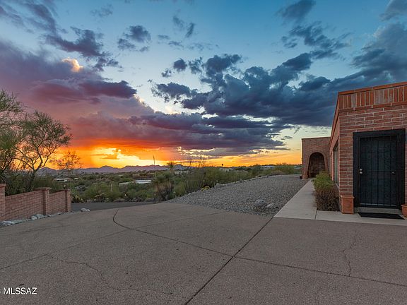 3rd image of 5815 E Paseo