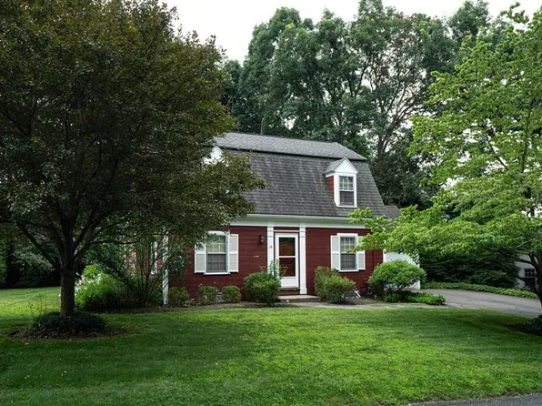 19 Northgate Rd, Wellesley, MA 02481