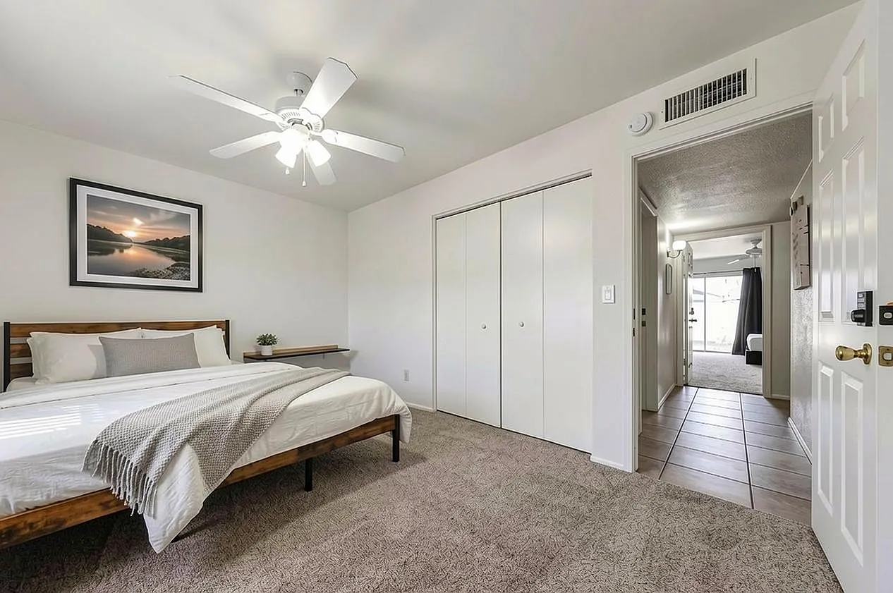 4 bed, 5.0 bath, 1822 sqft, $858 — Photo 2