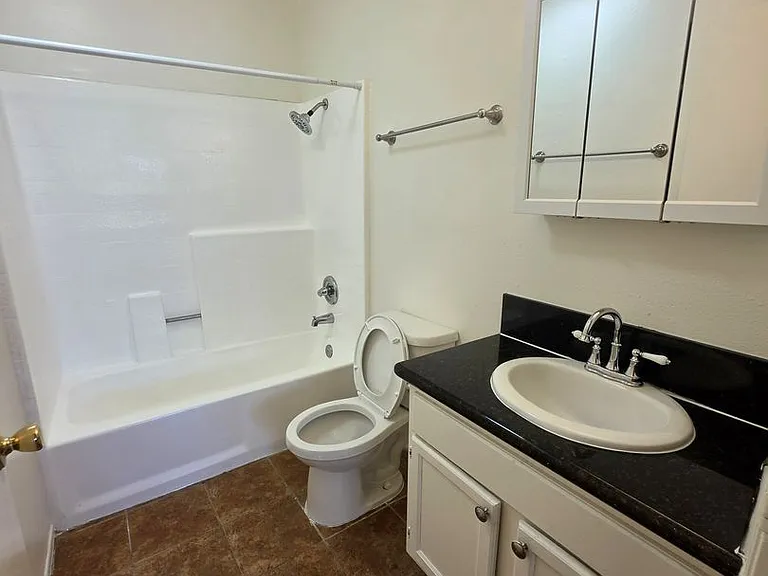 GRAMERCY APTS. — Photo 14