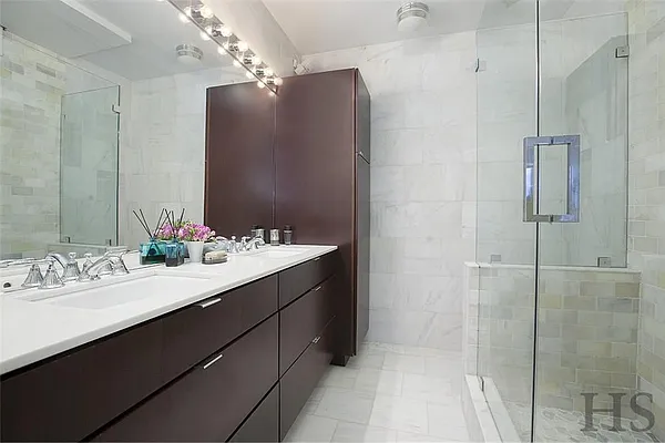 Sold by R New York | media 10