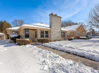 2610 N 96th St, Wauwatosa, WI 53226