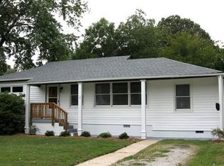 12 Greenwood Dr, Hampton, VA 23666