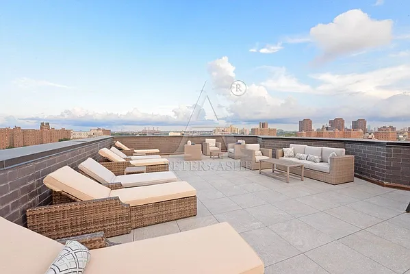 Rented by Peter Ashe | media 33