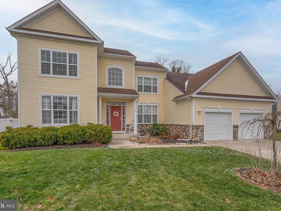 1st image of 23 Tomasello Dr