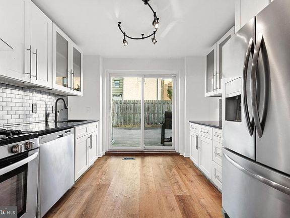 5th image of 149 Pierce St