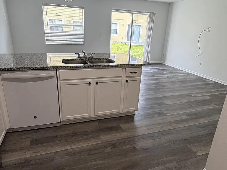 701 Cresting Oak Cir — Photo 6