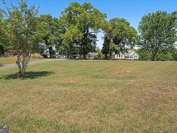 4th image of 749 Garner Rd