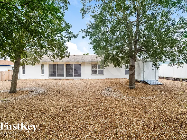 913 Sylvia Dr — Photo 15