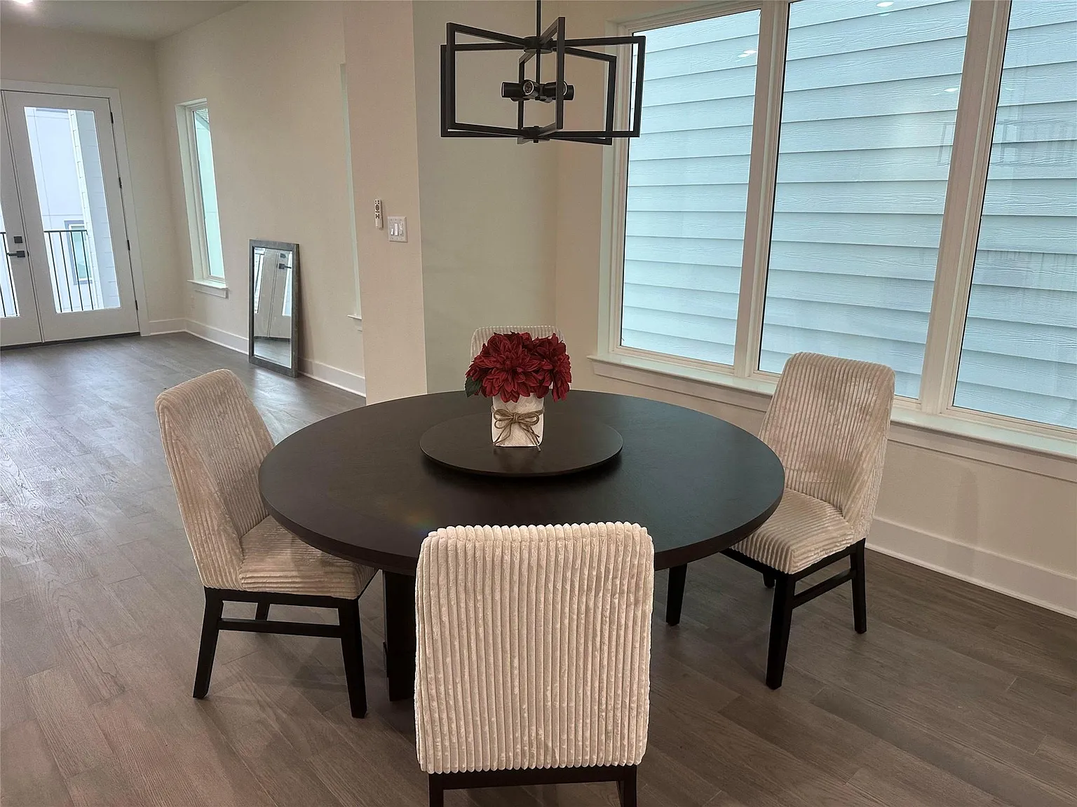 3 bed, 3.5 bath, 2231 sqft, $4,600 — Photo 4