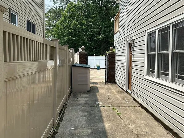 220 Woodbine Ave, Staten Island, NY 10314