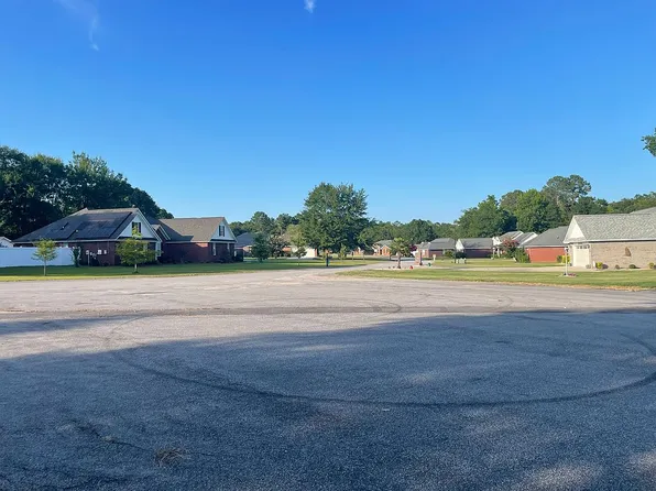 1402 Loblolly Dr, Manning, SC 29102