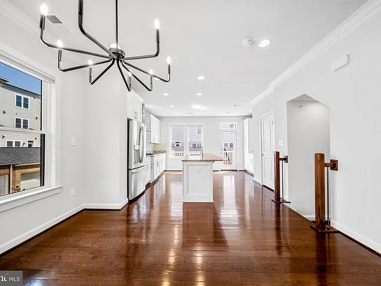 1121 S Lincoln St — Photo 16