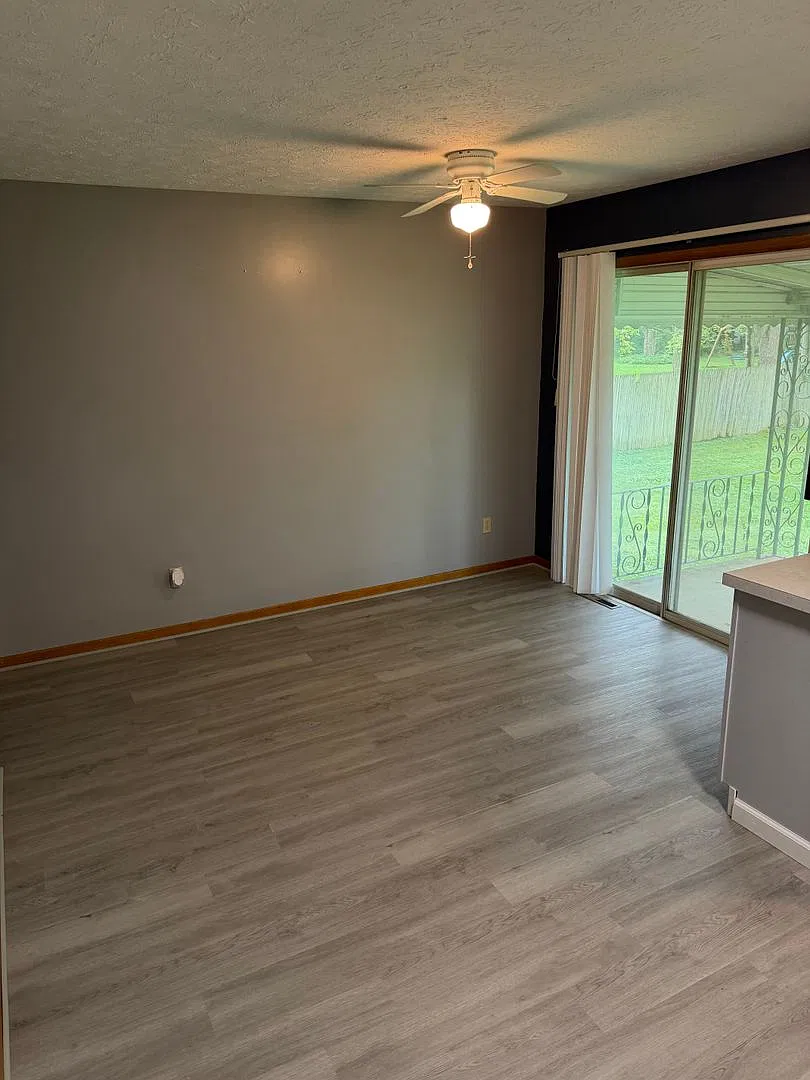 4748-4752 Sunnyside Dr — Photo 4
