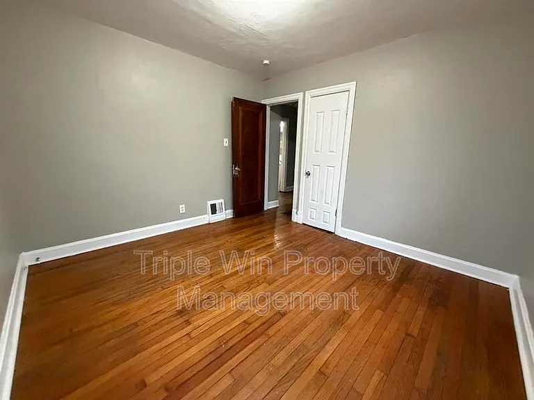 2527 Switzer Ave — Photo 15