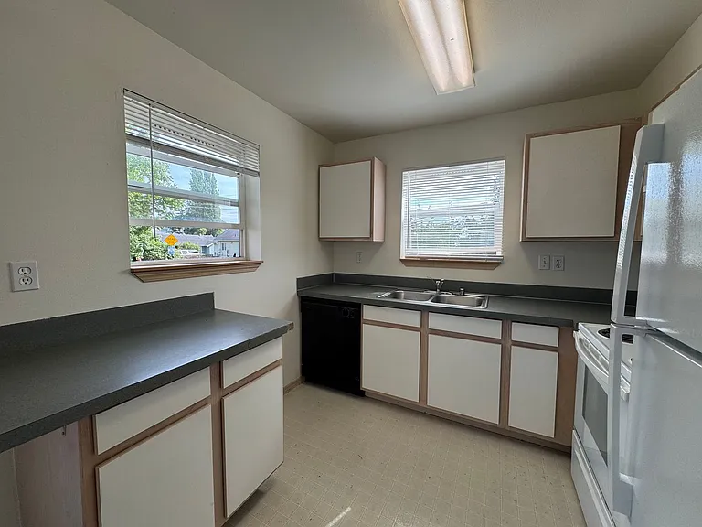 1501 H St #101 — Photo 9