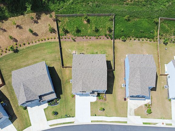 4th image of 126 Silver Beech Ln