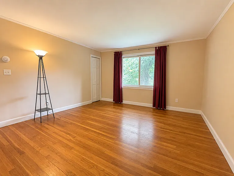53 Lionel Ave #F — Photo 2