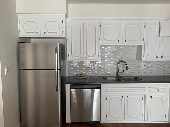 3rd image of 1254 E 1st St APT 7