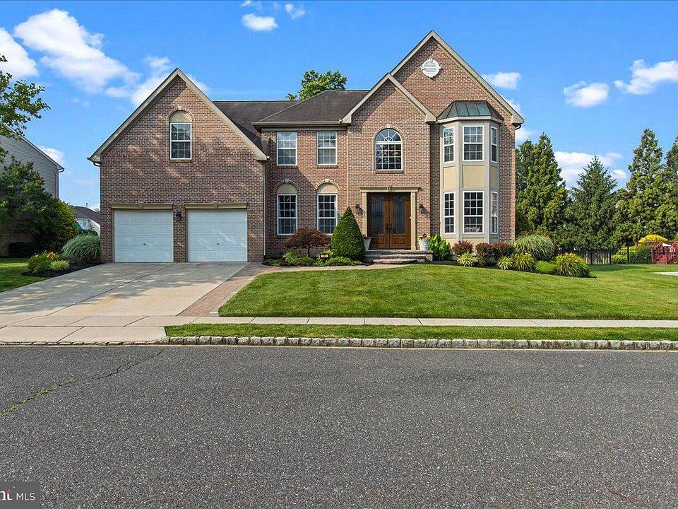 1st image of 13 Goldspire Ln