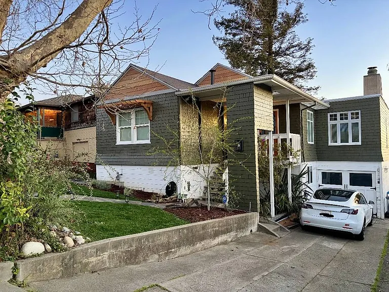 185 C St — Photo 1