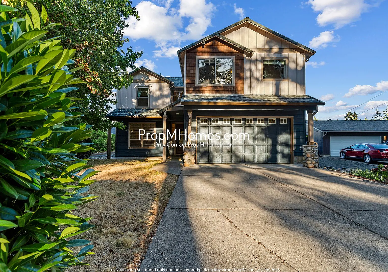 Spacious 5BR Hillsboro Home - Vaulted Ceilings, Fenced Yard & 2-Car Garage — Photo 1
