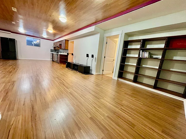 198XX 69a Ave #BASEMENT — Photo 5