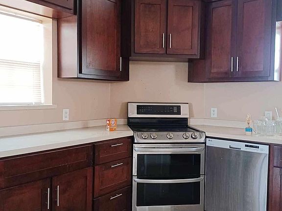 Kitchen. Electric oven and dishwasher.
