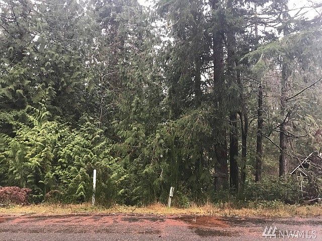 Nice home site in desirable Division 3 of the Lake Limerick.  Stick built homes throughout this division. 