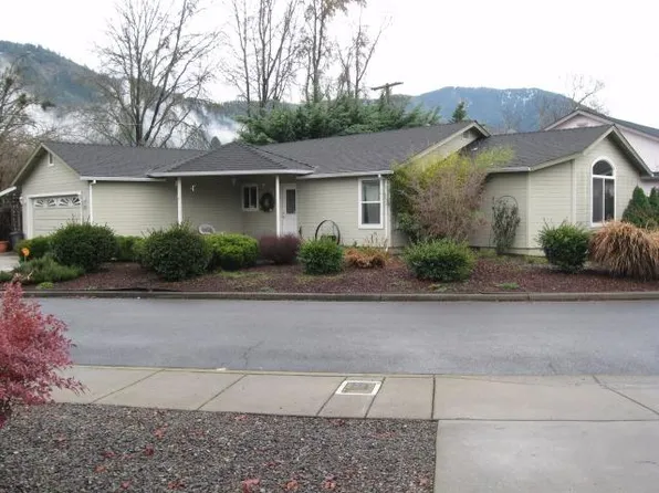 1721 Brookhurst Way, Grants Pass, OR 97527