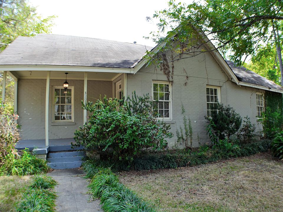 Welcome home to 3205 Lexington Road A!