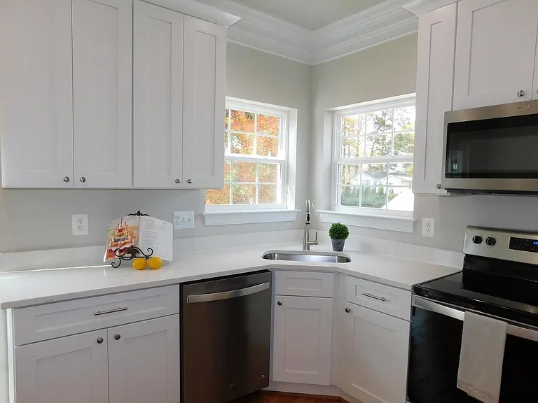 8916 Erie Ave — Photo 17