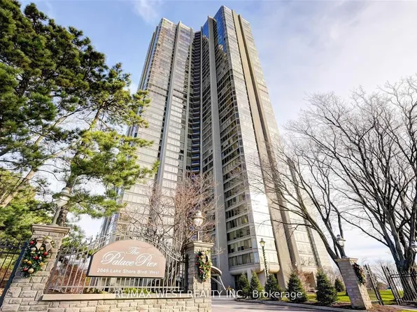 2045 Lake Shore Blvd W, Toronto, ON