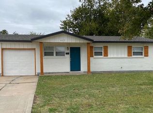 617 SW 13th St, Moore, OK 73160