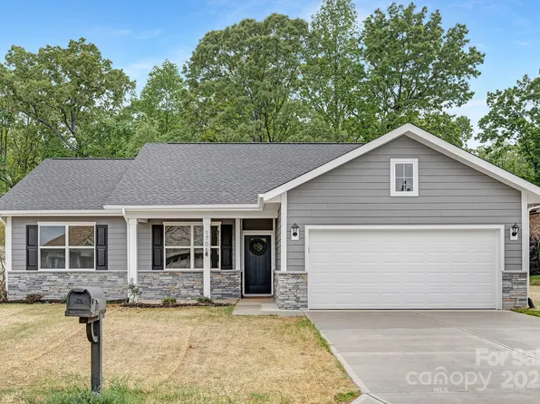 1706 30th Avenue Ct NE, Hickory, NC 28601