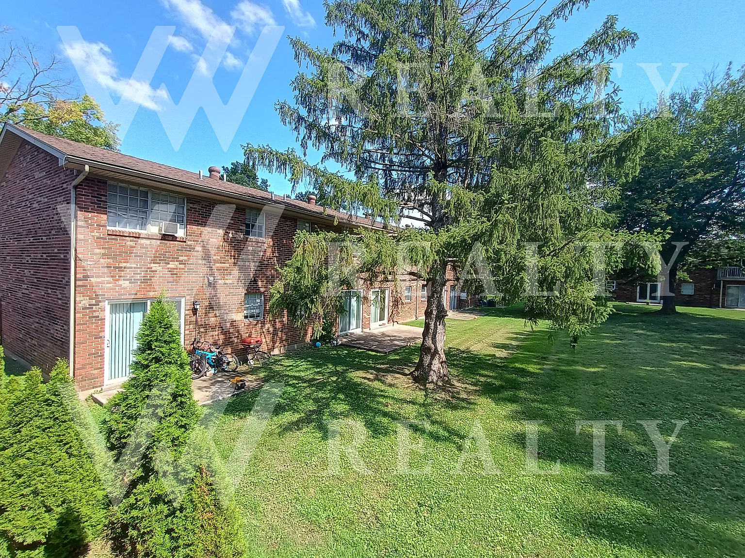 2 bed, 1.5 bath, 900 sqft, $1,025 — Photo 2