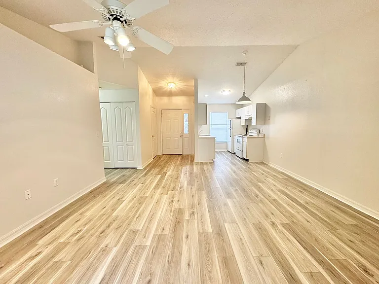 3228 Courtney Dr — Photo 3