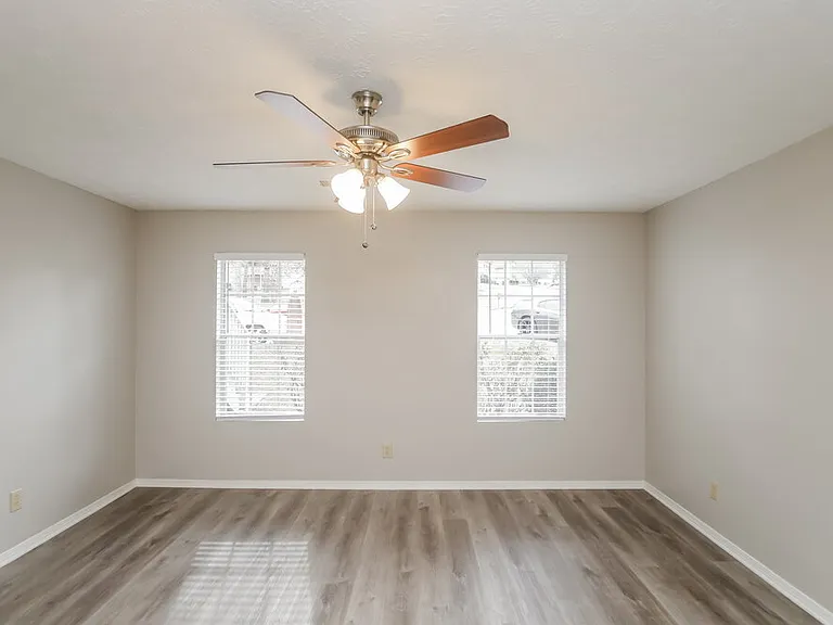 6018 Valley Trails Ct — Photo 8
