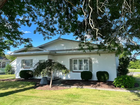 29 Grove St, Waterloo, NY 13165