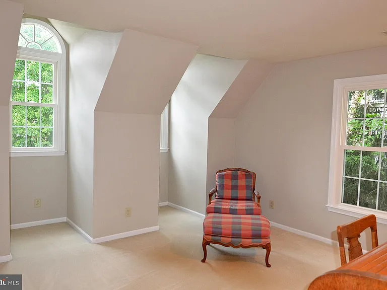 6610 Ashmere Ln — Photo 9